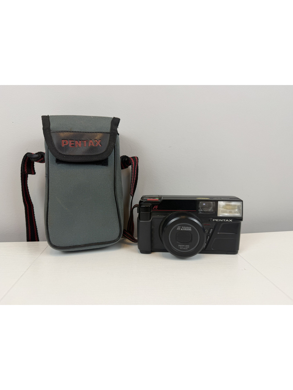 Pentax Zoom 70 AF Zoom Macro 35mm-70mm Camera & Film
